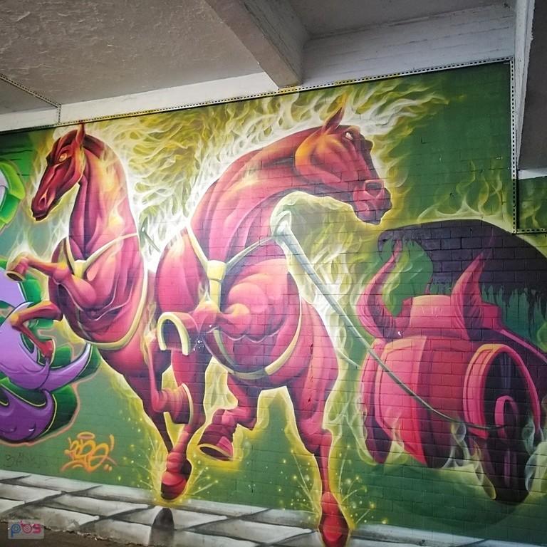 sesja z muralami na Dworcu PKP