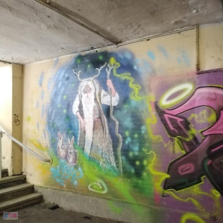 sesja z muralami na Dworcu PKP