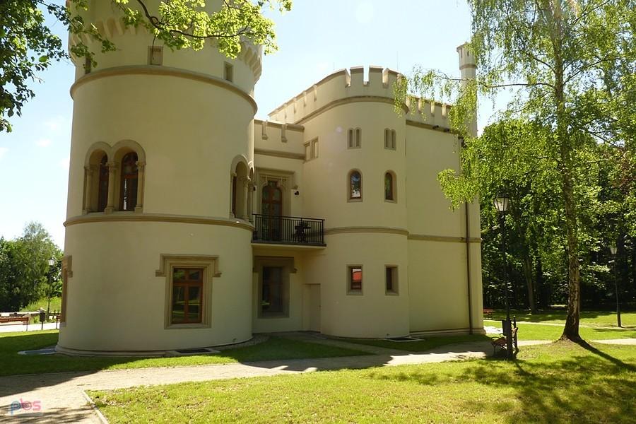 oficyna-> pozostałość po pałacu Tiele-Wincklerów