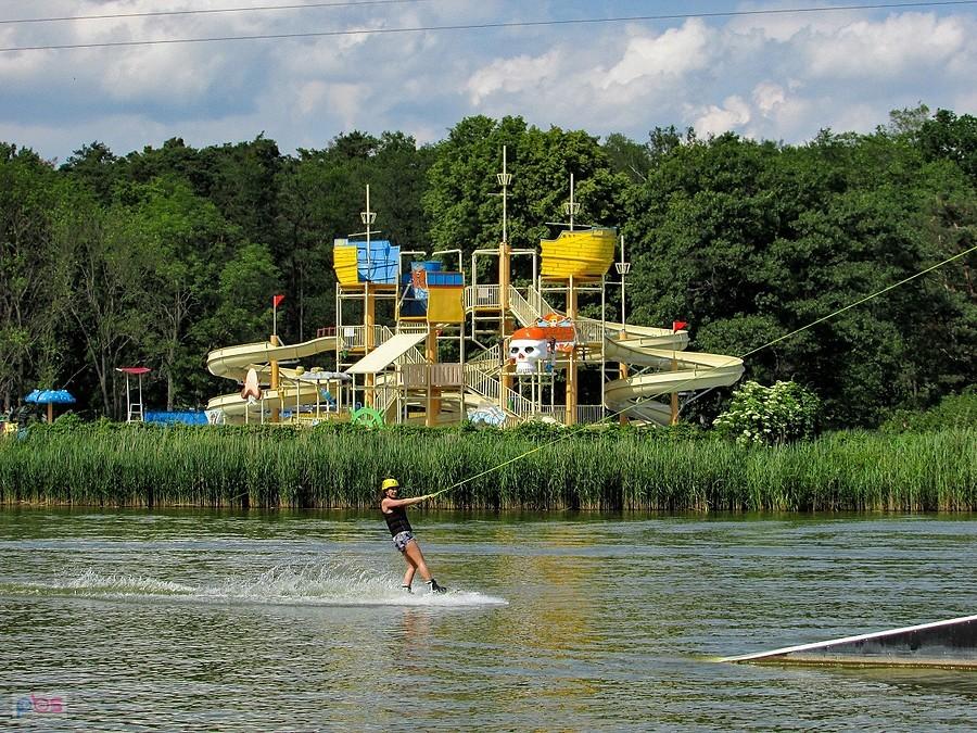 Wakeboarderka w Zalesiu Górnym