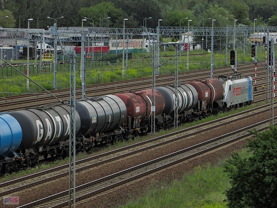Przyjechało paliwo dla samolotów
