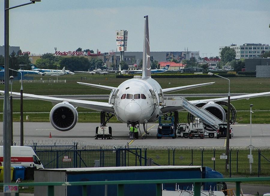 Przegląd silnika na płycie cargo