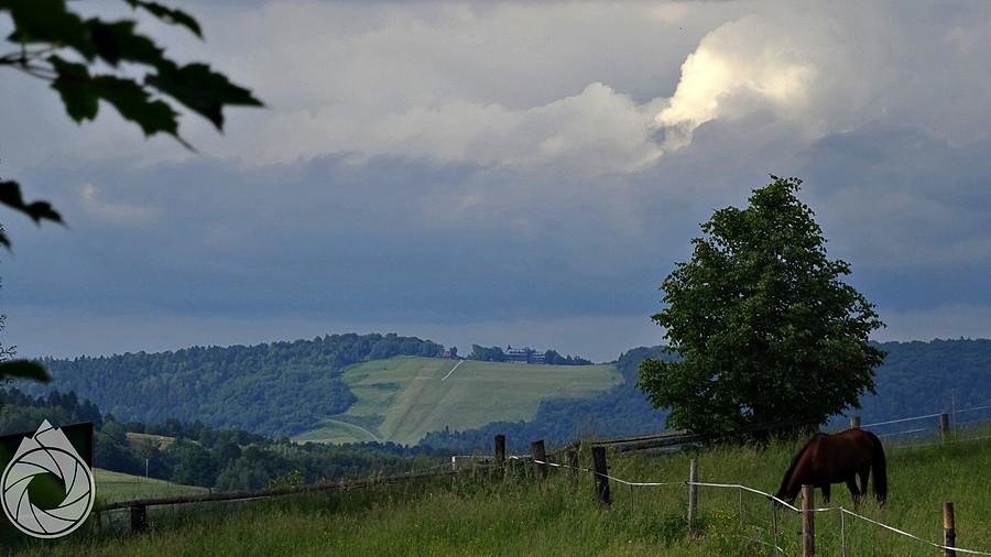 jakaś chmurka nad górką szybowcową