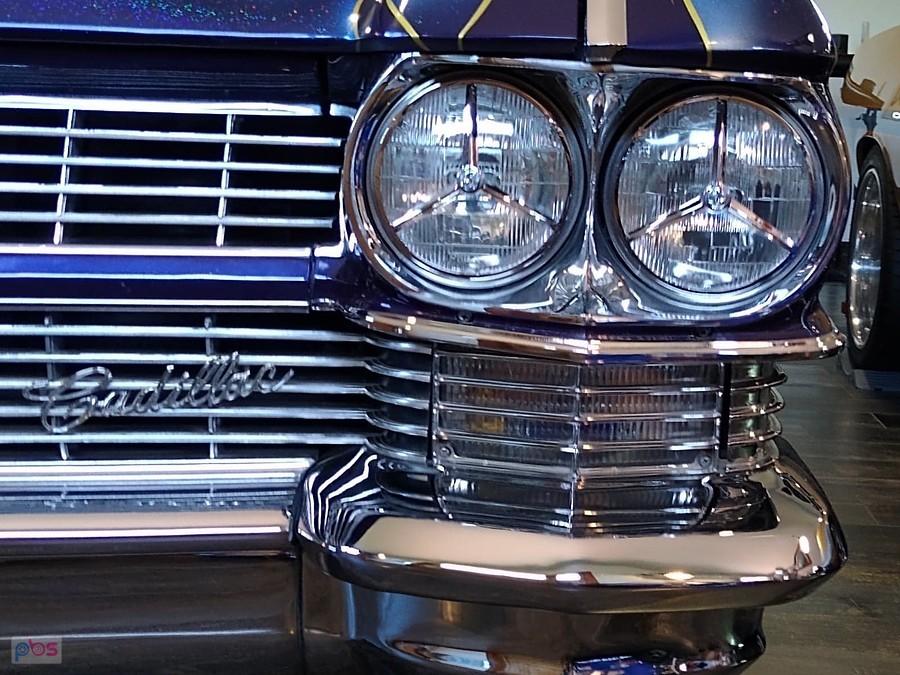 Przód zabytkowego Cadillaca