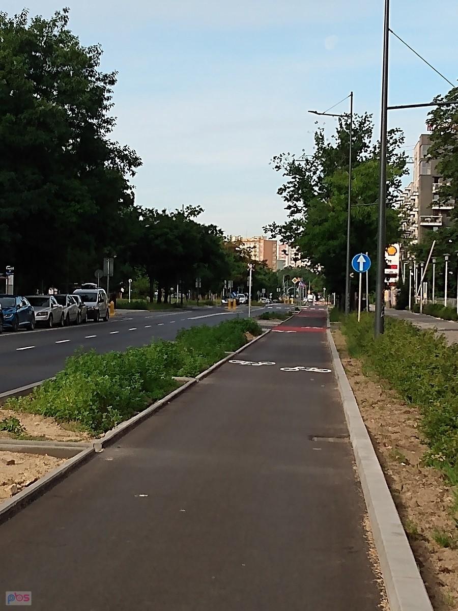 Nowa wygodna szeroka i asfaltowa ddr na Sokratesa już oznakowana