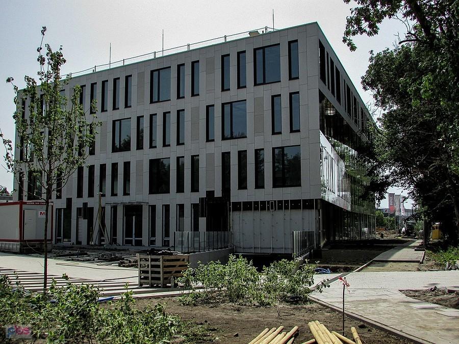 Biurowiec PID Polska na etapie prac wykończeniowych