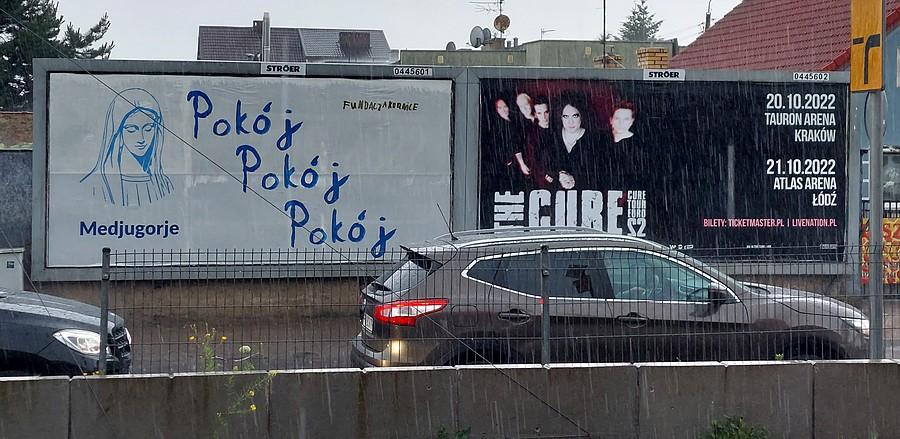 Nawiedzeni, którzy lubią marnować kasę obok The Cure. Przypadek? :)