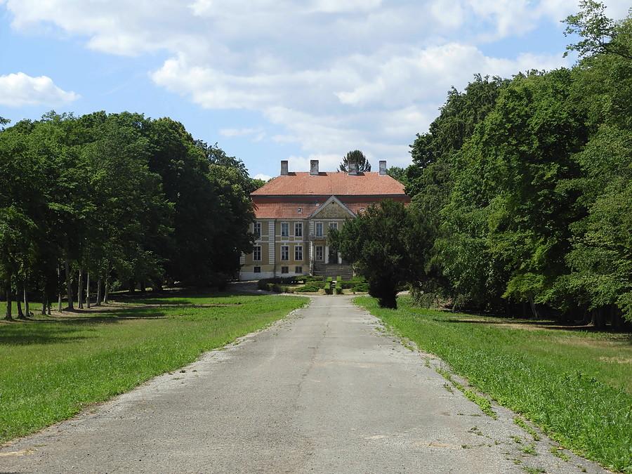 Miejscowość Stolec i pałac rodu Ramin.