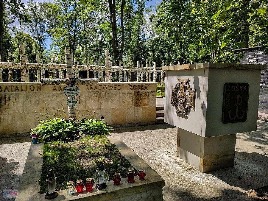 Grób autora "Kamienie na szaniec"