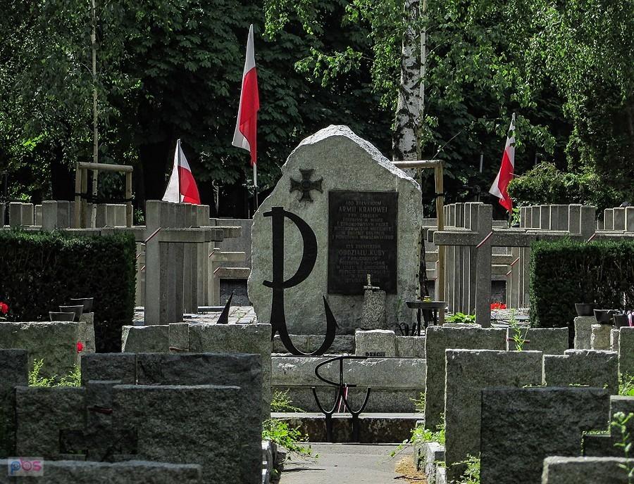Kamień pamiątkowy 7 Pułk Piechoty AK "Garłuch"