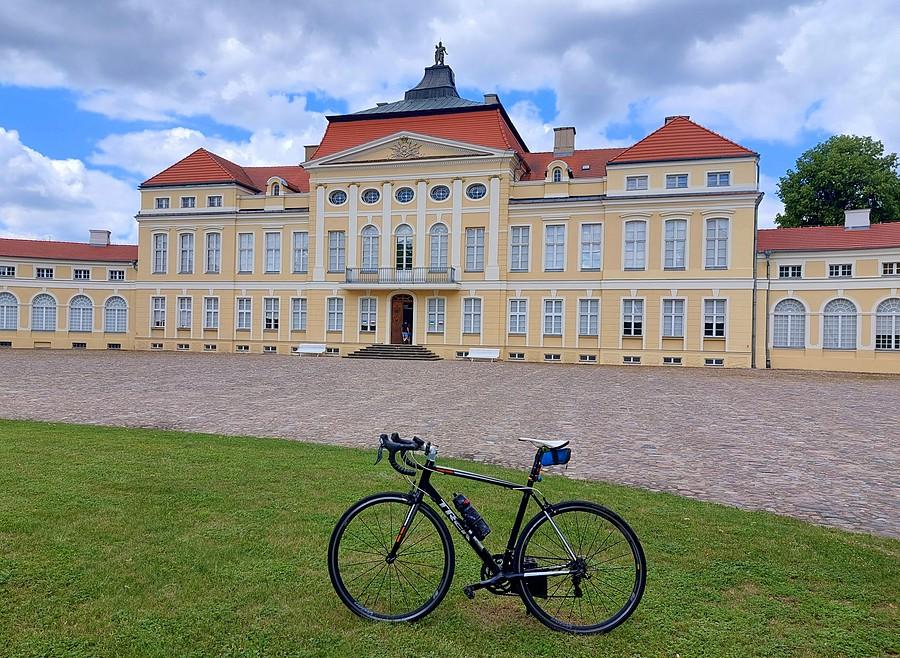 Pod pałacem w Rogalinie