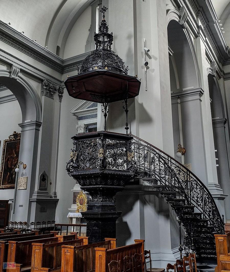 Ambona w kościele Wszystkich Świętych