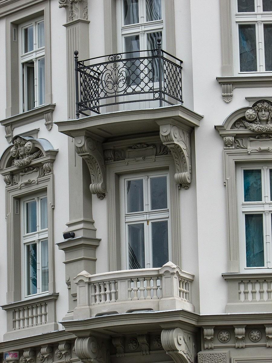 Kamienica Krongolda - balkony i zdobienia