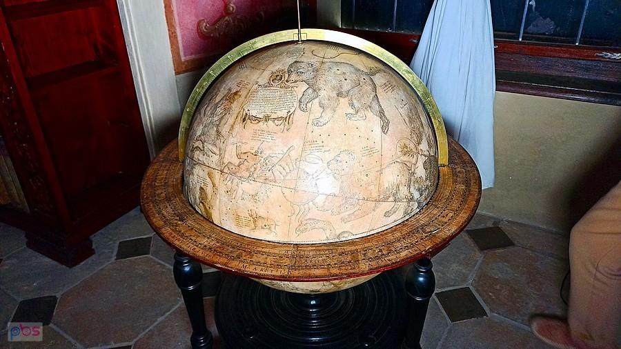 Globus ze znakami zodiaku. Biblioteka klasztorna w Żaganiu