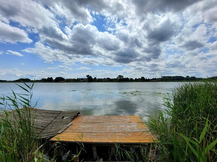 Ostatni kawałek pomostu nad Jeziorem Tomickim