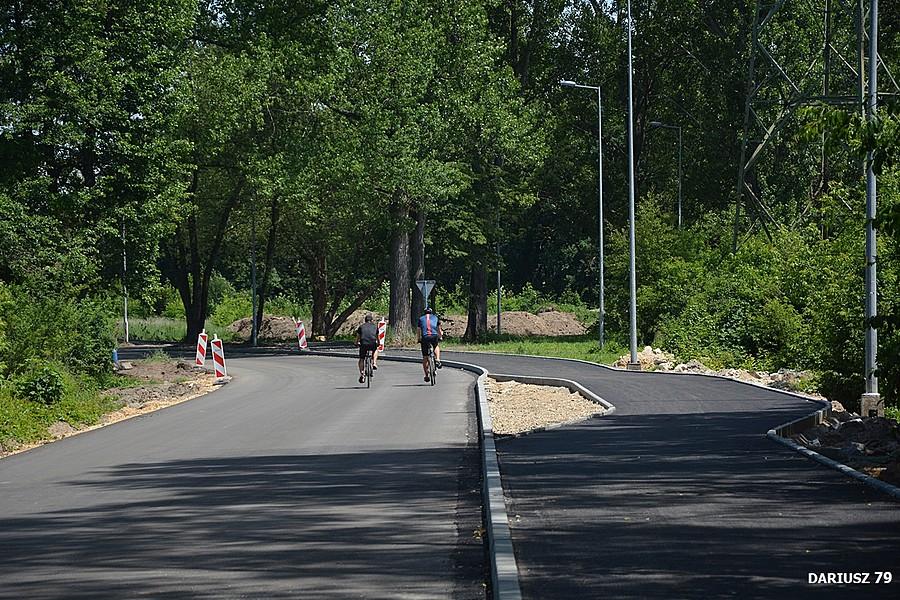 Dąbrowa Górnicza - Powstajaca droga rowerowa na ulicy Letnia