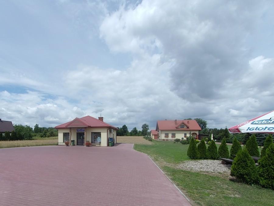 Sklep w Secyminie PolskimWilcze Tułowieckie, odcinek g