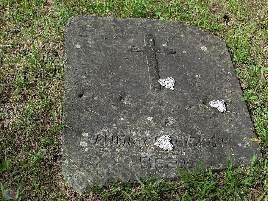 Fragment płyty z grobu Anny Eisele