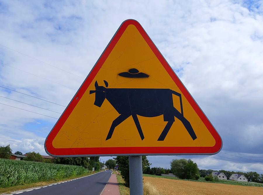 Uwaga na nisko latające UFO :)