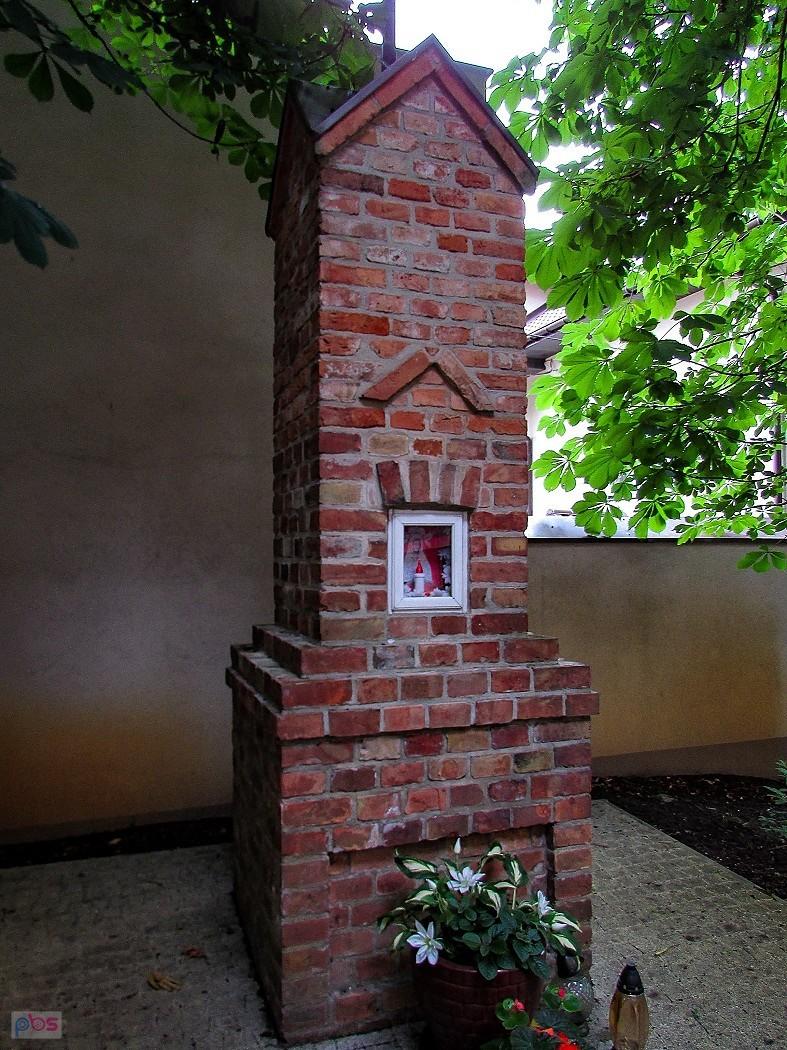 Przykościelna kapliczka