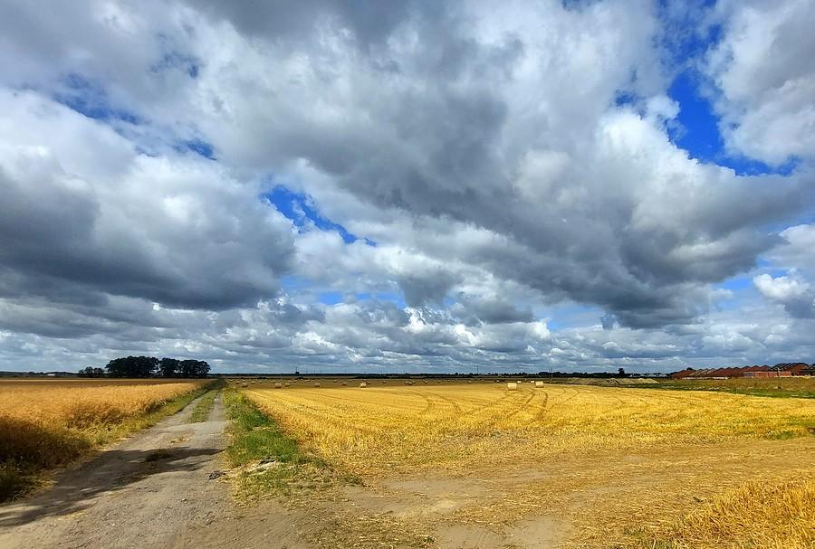 Walka chmur z niebem o panowanie nad ziemią :)