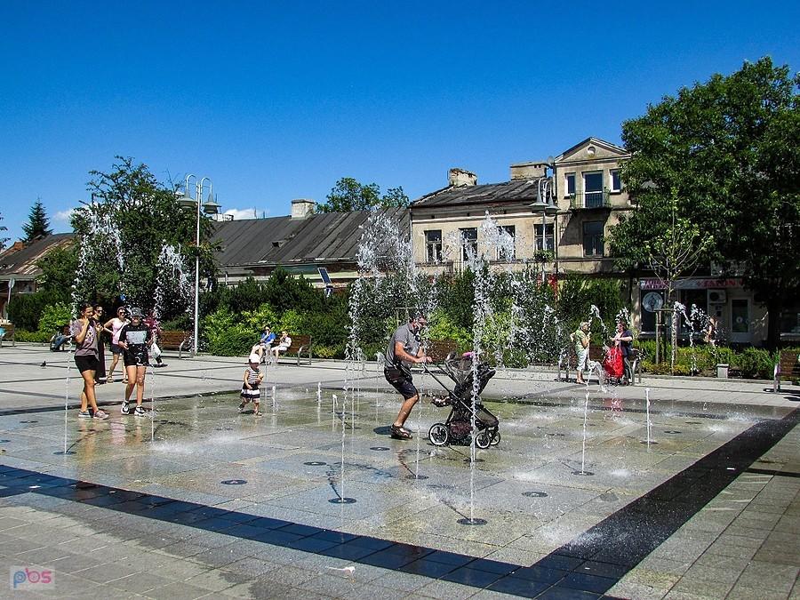 Piaseczno - fontanna na Rynku