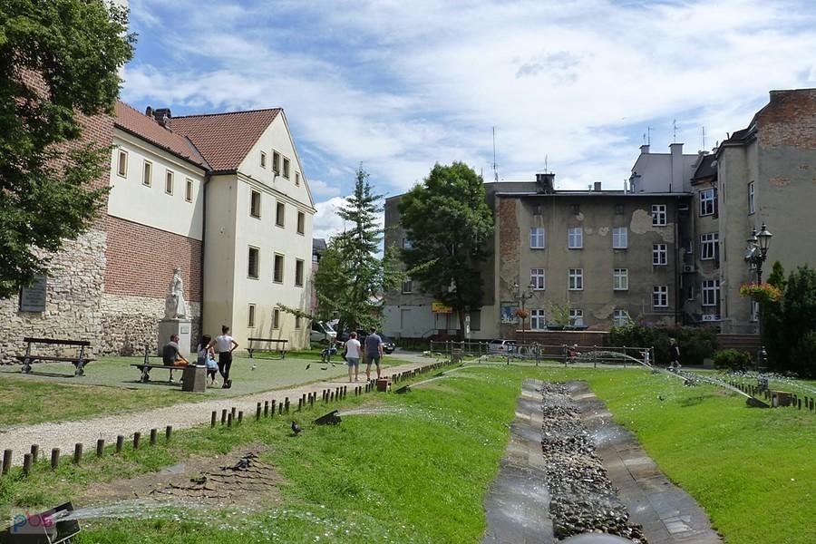 Zamek Piastowski, a raczej "fosa" obok zamku