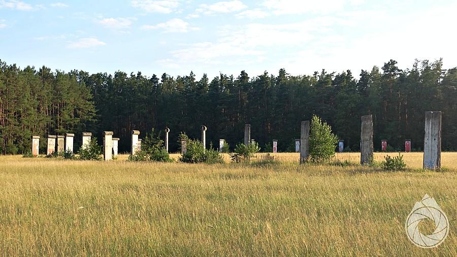 Fragmenty muru berlińskiego koło Sosnówki (k.Twarodgóry)