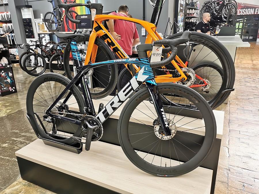 Trek niebieski - 47 979 PLN
