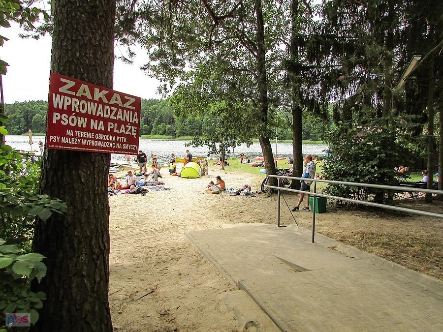 Do plaży nad Jeziorem Bachotek