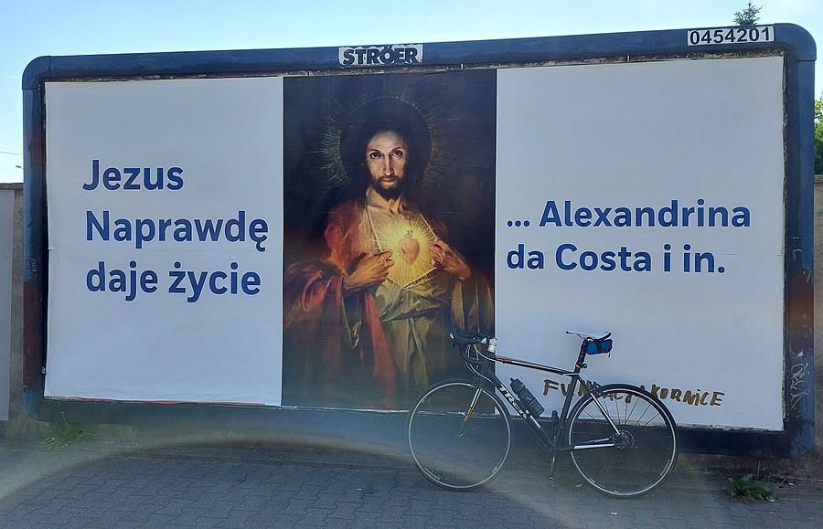 Jest może jakieś tłumaczenie na nasze? Bo ja naprawdę (pisane z małej) nie ogarniam tych rebusów :)