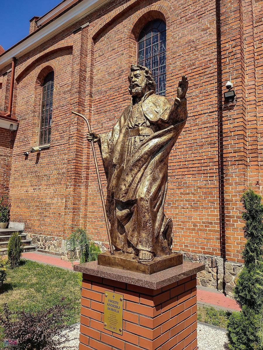 Rzeźba patrona parafii i kościoła św. Andrzeja Boboli