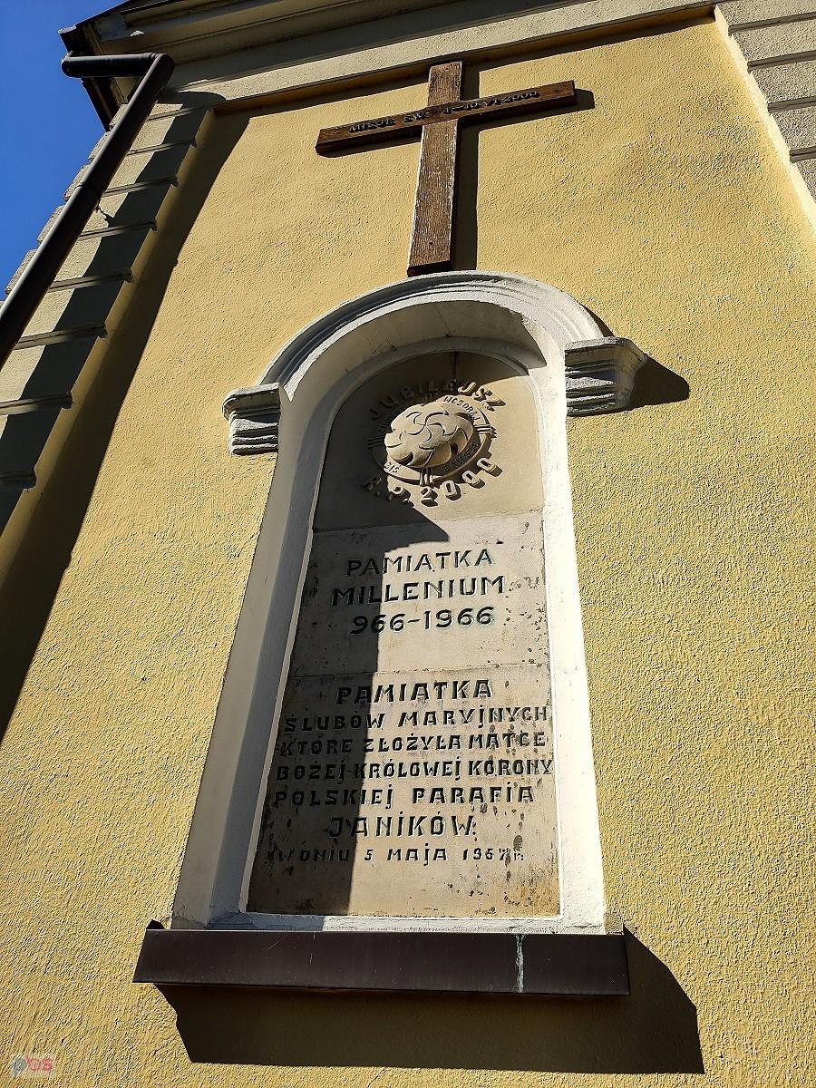 Janików - tablica millenijna i ślubów Maryjnych