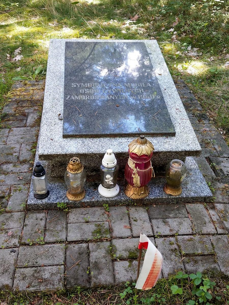 Symboliczna mogiła