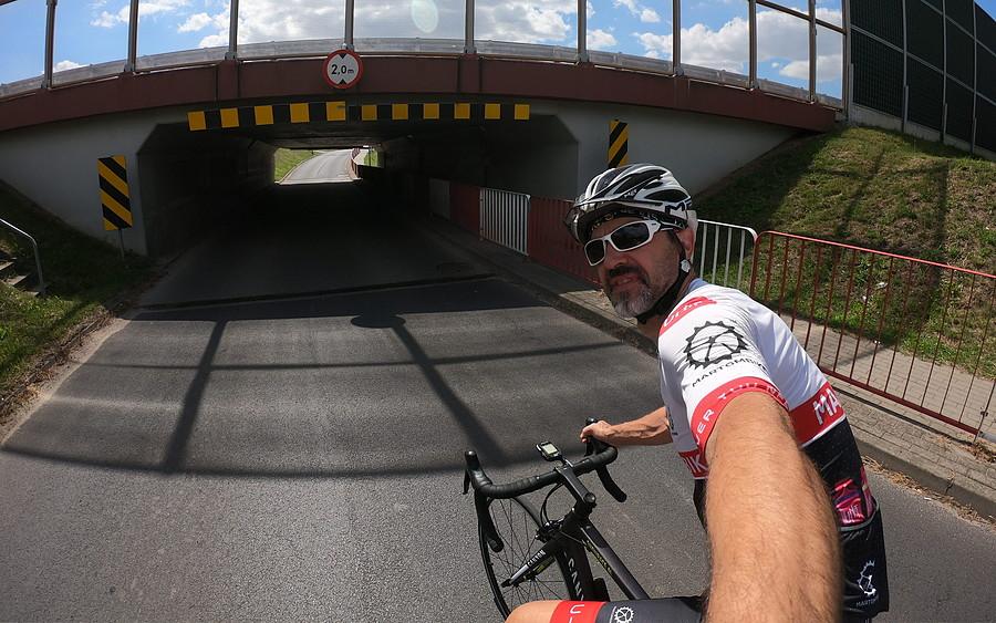 Niski ten tunel przed Kórnikiem