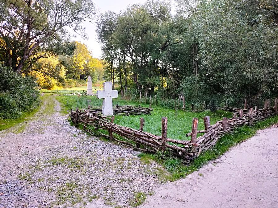 Kamienny krzyż pojednania w Lublinie