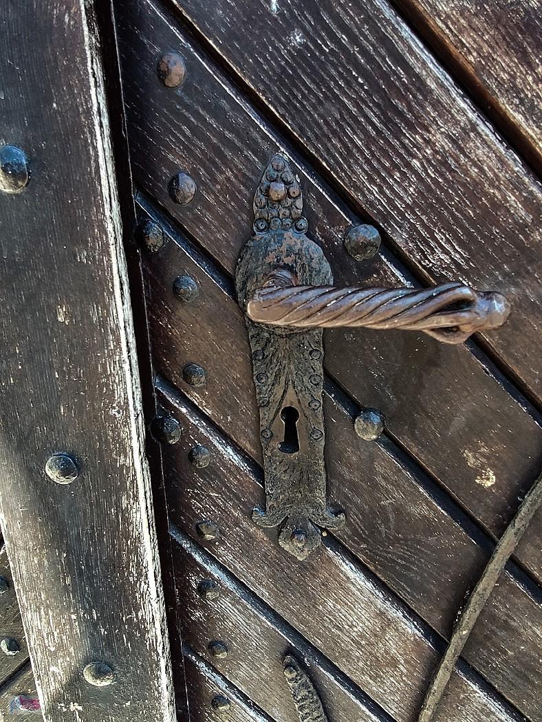 Klamka drzwi kościelnych