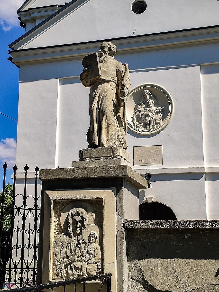 Święty Paweł na filarze bramy kościoła w Zawichoście