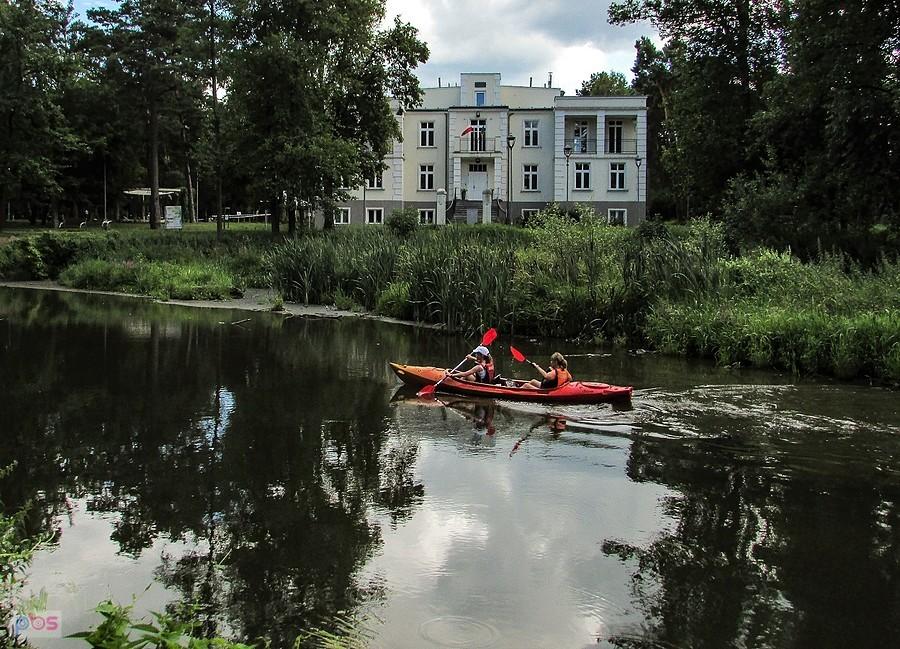 Jeziorka i willa Hugonówka