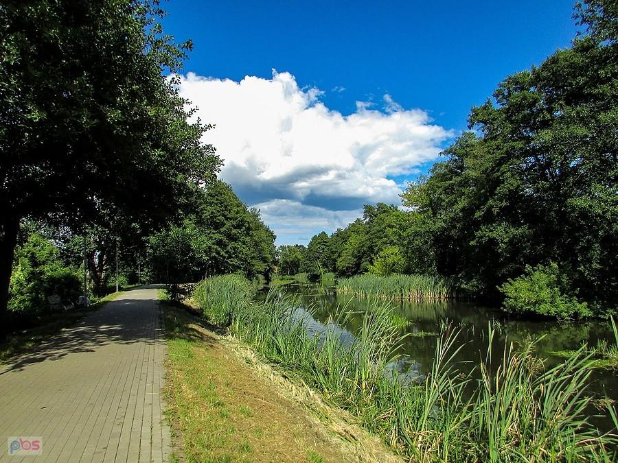Chodnik pieszo-rowerowy nad Jeziorką