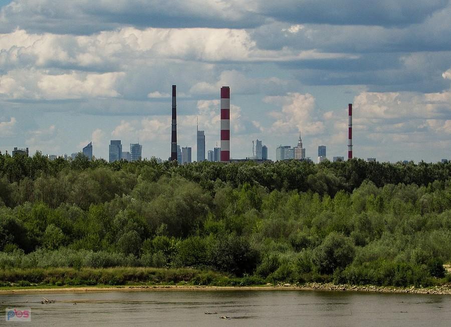 Panorama Warszawy zza kominów