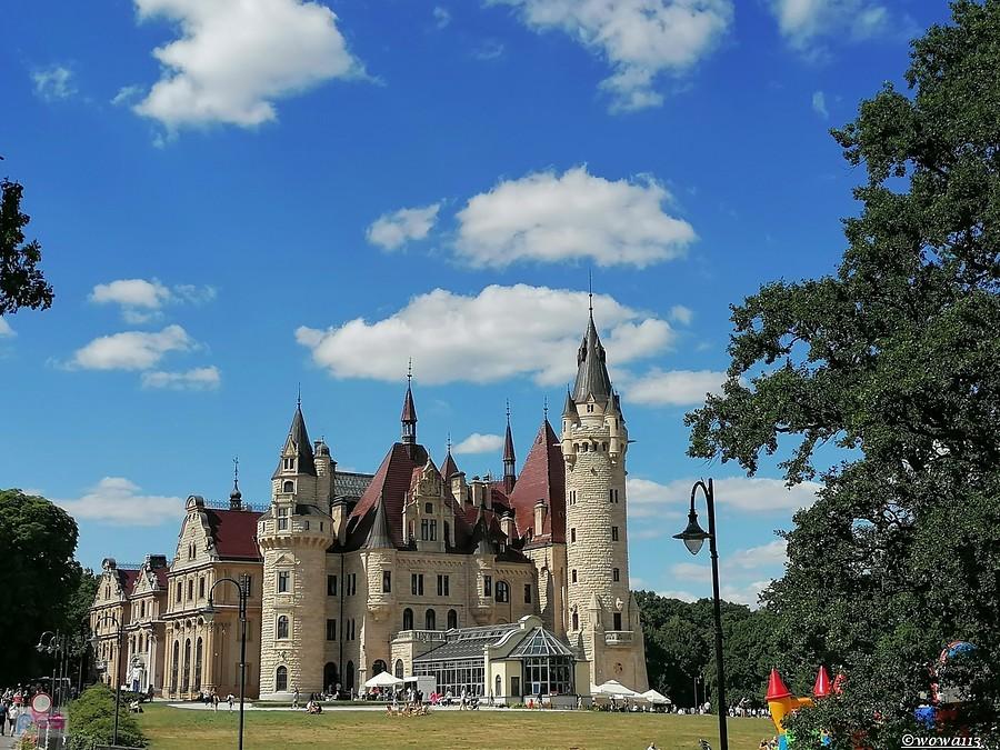 Moszna. Pałac.