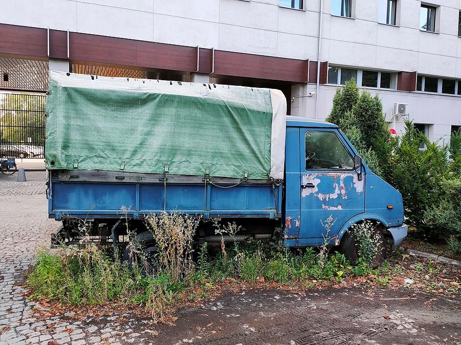 Jeden z dwóch Lublinów jakie spotkałem na terfenie byłej FSC. Ten był na czarnych blachach i od dwana musi stać przy głównej bramie.