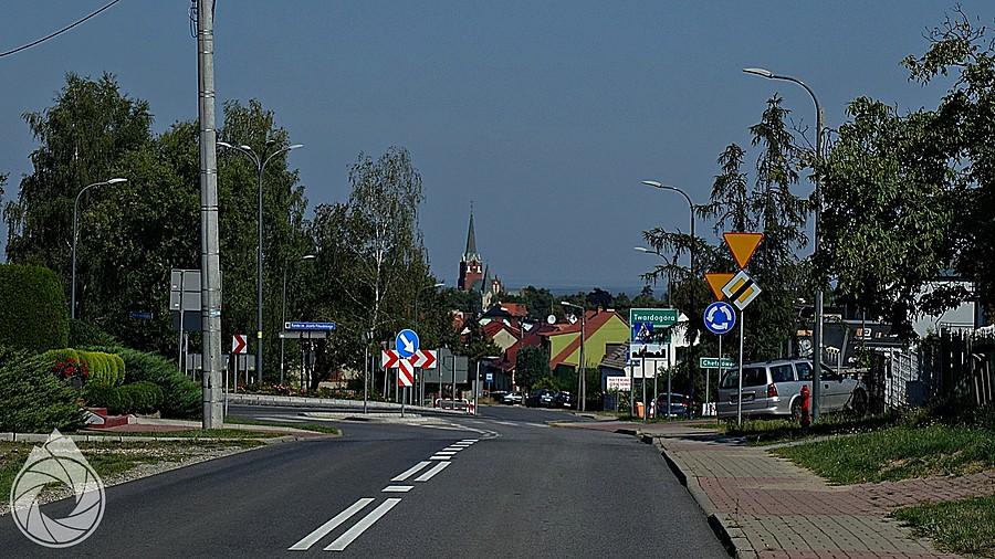 wjazd z górki do Twardogóry, w oddali widoczna płaskość Wielkopolski