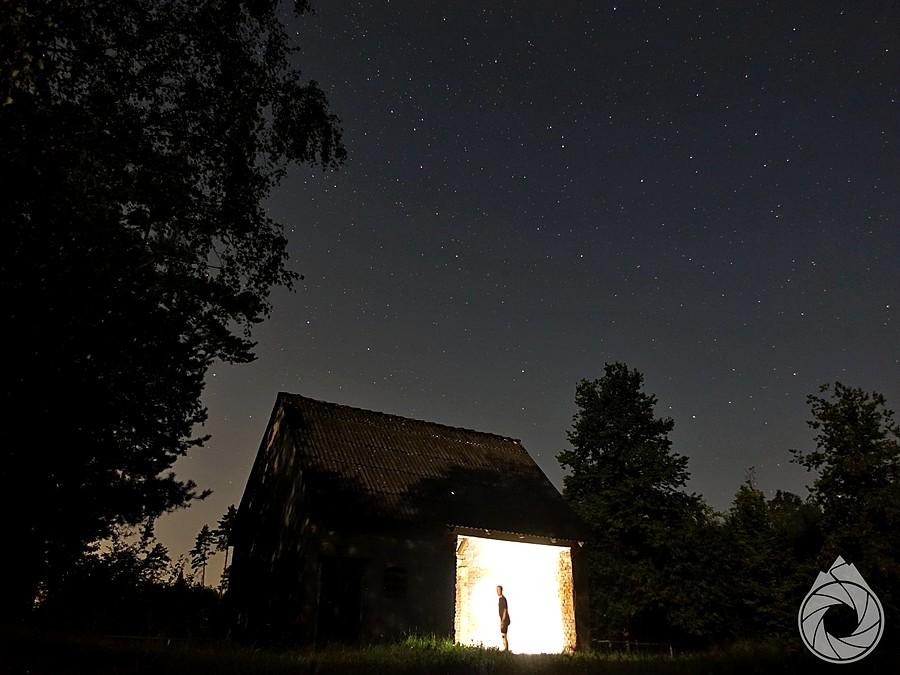 chata parkingowa, całkiem niezła do biwaku (albo balangi)