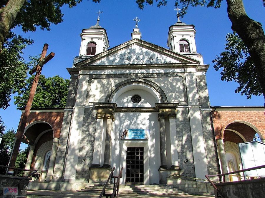 Ożarów - kościół pw. Świętego Stanisława Biskupa