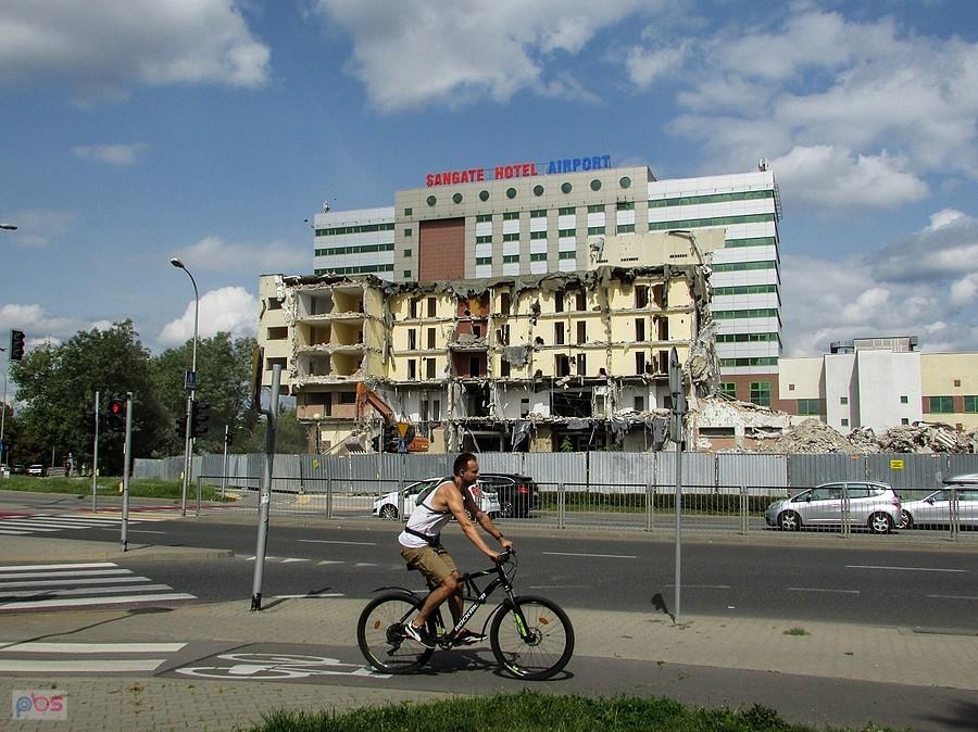 Wyburzanie Sangate Hotel Airport
