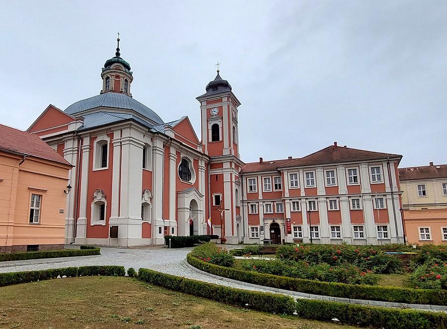 Pocysterski zespół klasztorny w Owińskach