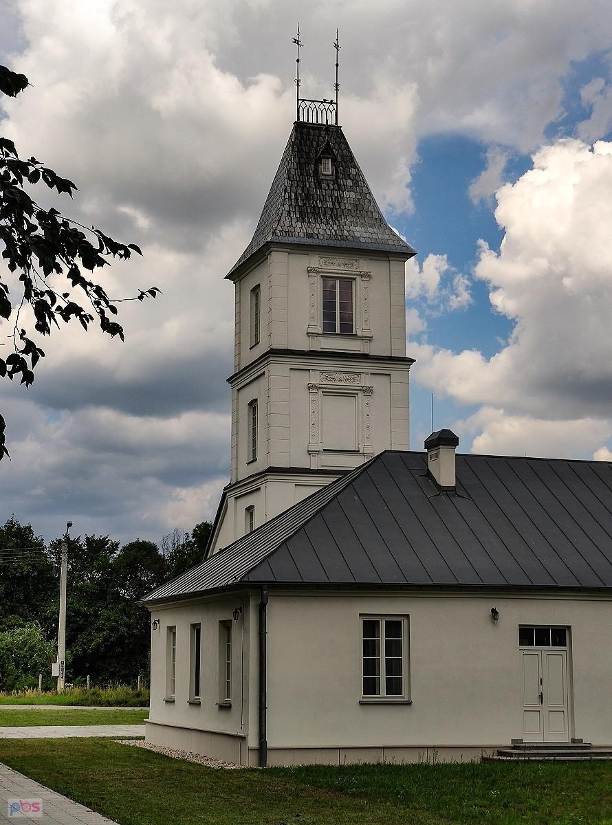 Kozienice - wieża z przyległym budynkiem też jest oryginalna