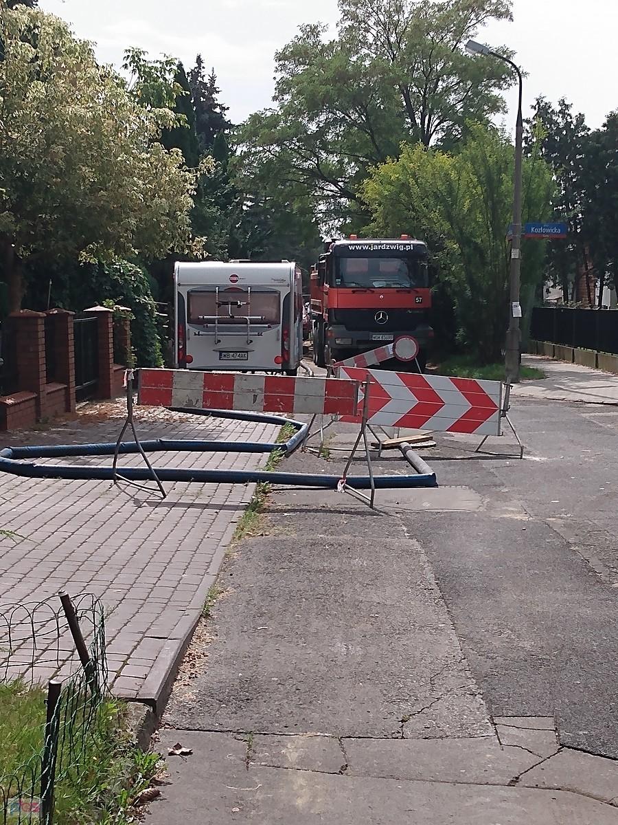 Zamknięta droga, przejechałam chodnikiem ..